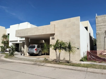 RESIDENCIA AMUEBLADA EN LOS MOCHIS EN PRIVADA LAS VILLAS | INVERSIONES Bienes Raíces