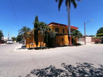 CASA EN ESQUINA SOBRE BLVD PRINCIPAL 3 REC 2 PISOS EN LOS MOCHIS